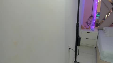 laura  online show from 02-13-26, 07:43