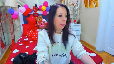 Laura online show from 02-15-25, 04:14