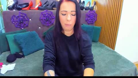 Snapshot of laurasinfull chatting on 10-27-25, 04:49 Laura online show from 10-27-25, 04:49