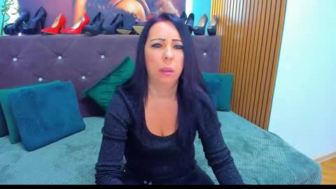 Snapshot of laurasinfull chatting on 11-03-25, 04:25 Laura online show from 11-03-25, 04:25