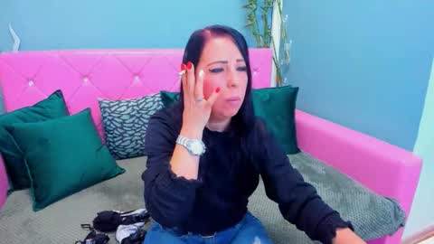 Snapshot of laurasinfull chatting on 11-10-25, 04:33 Laura online show from 11-10-25, 04:33