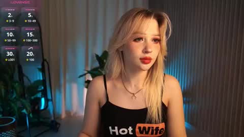  Laura  online show from 09-09-25, 05:18