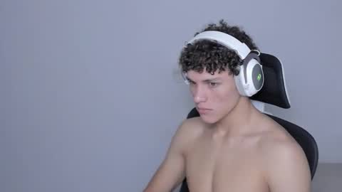 Laureent online show from 10-06-25, 03:04