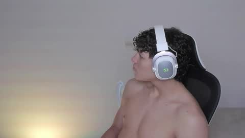 Laureent online show from 10-19-25, 02:50