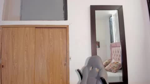 Laurem online show from 01-14-26, 07:52