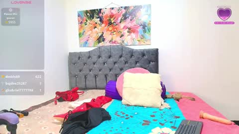 Snapshot of lauren_59 chatting on 02-10-25, 10:19 Lauren online show from 02-10-25, 10:19