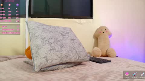 Snapshot of lauren_gil_ chatting on 12-16-24, 12:26    1      online show from 12-16-24, 12:26