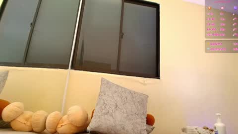 Snapshot of lauren_gil_ chatting on 12-23-24, 11:17    1      online show from 12-23-24, 11:17