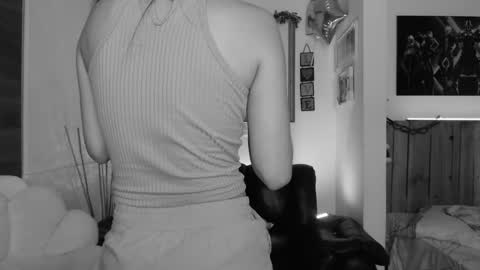 Lauren online show from 12-17-24, 01:07