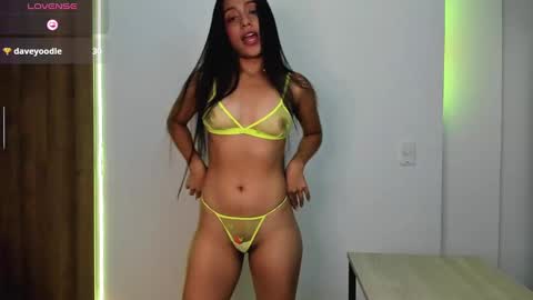 Snapshot of laurenandryansky chatting on 11-02-25, 01:30 Lauren  Ryan online show from 11-02-25, 01:30