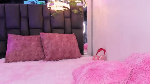 Lauren Blonde online show from 01-13-25, 05:33