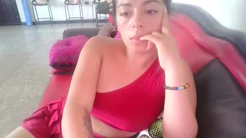 laurenhot94 online show from 11-01-25, 06:32