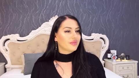 Laura online show from 11-17-25, 03:29