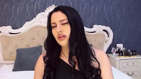 Laura online show from 03-28-26, 02:27