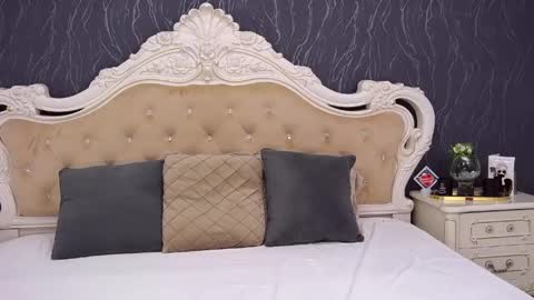 Laura online show from 04-16-26, 01:34