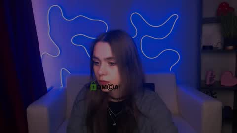 Snapshot of laurenmurrr chatting on 02-04-26, 01:17 Laure online show from 02-04-26, 01:17