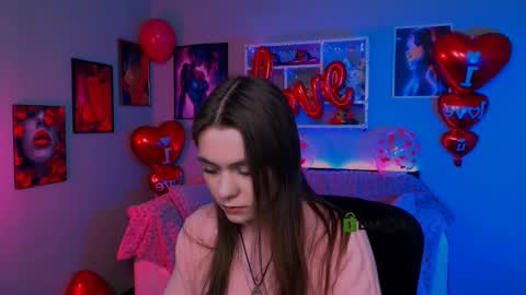 Snapshot of laurenmurrr chatting on 02-11-26, 01:27 Laure online show from 02-11-26, 01:27