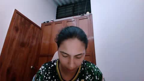 Laurent online show from 01-17-25, 04:17