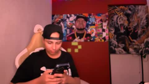 Laurent online show from 10-11-25, 04:01