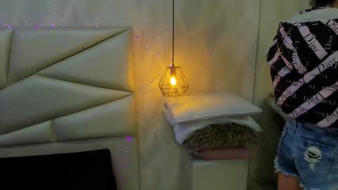 Laurent online show from 12-17-25, 10:32