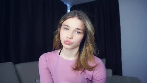 Snapshot of laurineleconey chatting on 02-20-26, 12:16 Bella online show from 02-20-26, 12:16