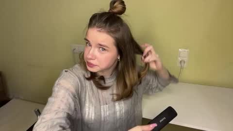 Snapshot of laurineleconey chatting on 02-27-26, 05:18 Bella online show from 02-27-26, 05:18