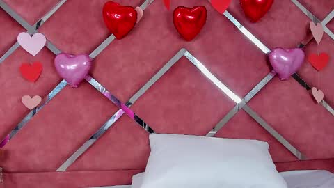 Snapshot of lauryjonson_ chatting on 02-14-25, 08:05 LauryJonson online show from 02-14-25, 08:05