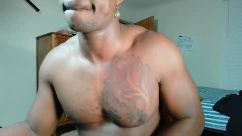 Snapshot of lavanderbrown chatting on 10-20-25, 01:06 lavanderbrown online show from 10-20-25, 01:06