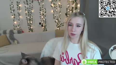 Snapshot of lavinell chatting on 01-24-25, 08:22 Mia online show from 01-24-25, 08:22