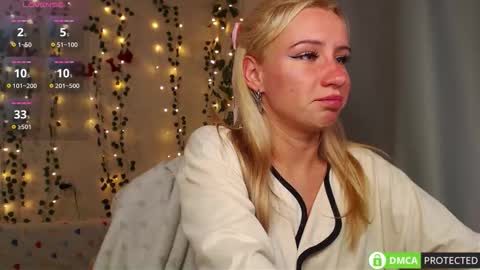 Snapshot of lavinell chatting on 10-21-25, 09:26 Mia online show from 10-21-25, 09:26