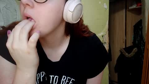 Snapshot of lavonesorge chatting on 02-24-26, 06:11 Adeline online show from 02-24-26, 06:11