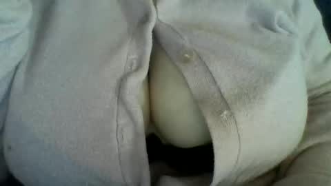 Snapshot of layannalea chatting on 11-17-25, 11:05 layannalea online show from 11-17-25, 11:05