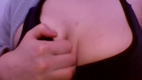 Snapshot of layannalea chatting on 12-14-25, 06:56 layannalea online show from 12-14-25, 06:56