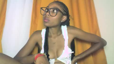 layannek online show from 10-25-25, 10:26