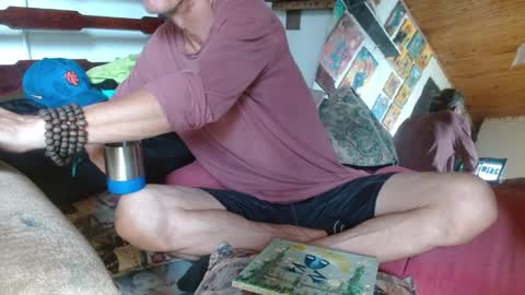 Laye19 online show from 12-21-24, 06:23