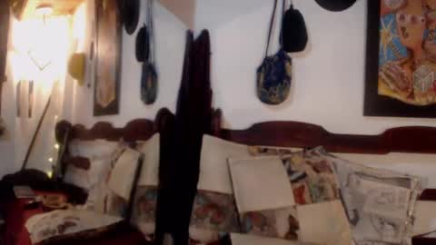 Laye19 online show from 10-15-25, 02:55