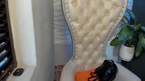 Layla online show from 10-03-25, 10:51