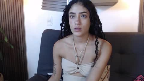 Layla online show from 12-16-25, 09:09