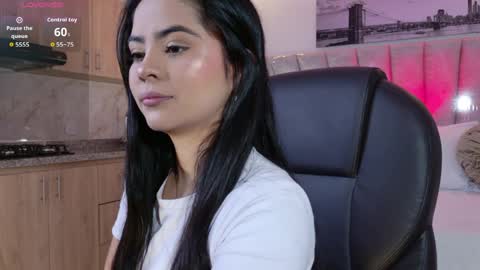 Layla Breezee online show from 04-06-26, 11:11