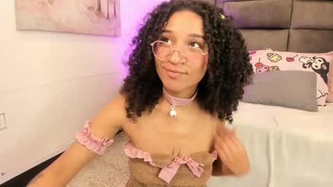 layla_clarke online show from 09-19-25, 08:16