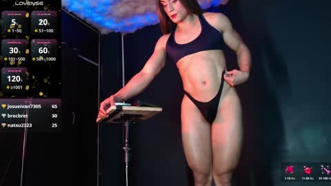 Layla   help me with your thumbs up its important  online show from 12-29-24, 03:22