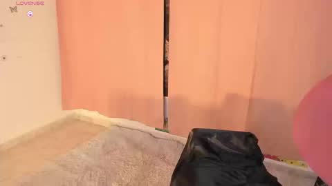 LAYLA online show from 09-11-25, 11:38