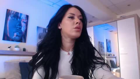 laylacruz online show from 03-05-25, 05:40