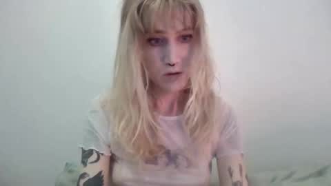 Snapshot of laylahloveless chatting on 09-09-25, 05:40 laylahloveless online show from 09-09-25, 05:40