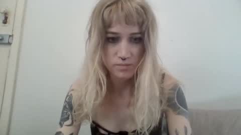 Snapshot of laylahloveless chatting on 10-17-25, 12:47 laylahloveless online show from 10-17-25, 12:47