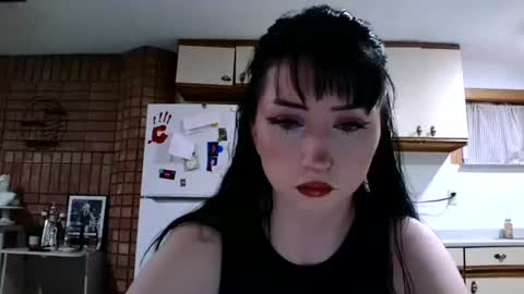 Layla Kills online show from 09-20-25, 05:30