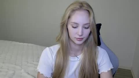 LaylaPretty001 online show from 12-05-25, 06:33