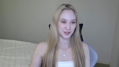 Snapshot of laylla001 chatting on 10-06-25, 06:00 Laylla001 online show from 10-06-25, 06:00