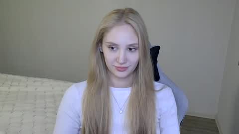 Snapshot of laylla001 chatting on 10-20-25, 12:27 Laylla001 online show from 10-20-25, 12:27