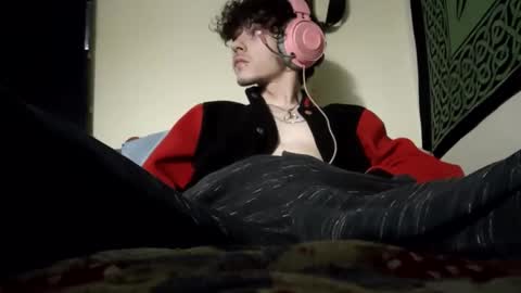 Snapshot of laymetorest420 chatting on 02-14-25, 07:49 Stitch online show from 02-14-25, 07:49